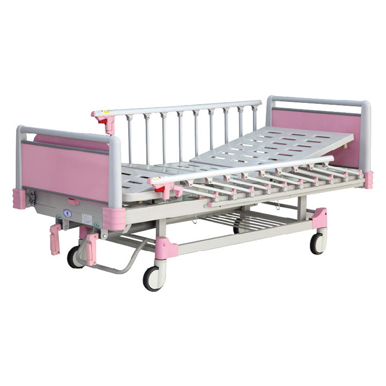 Manual children’s bed with two functions