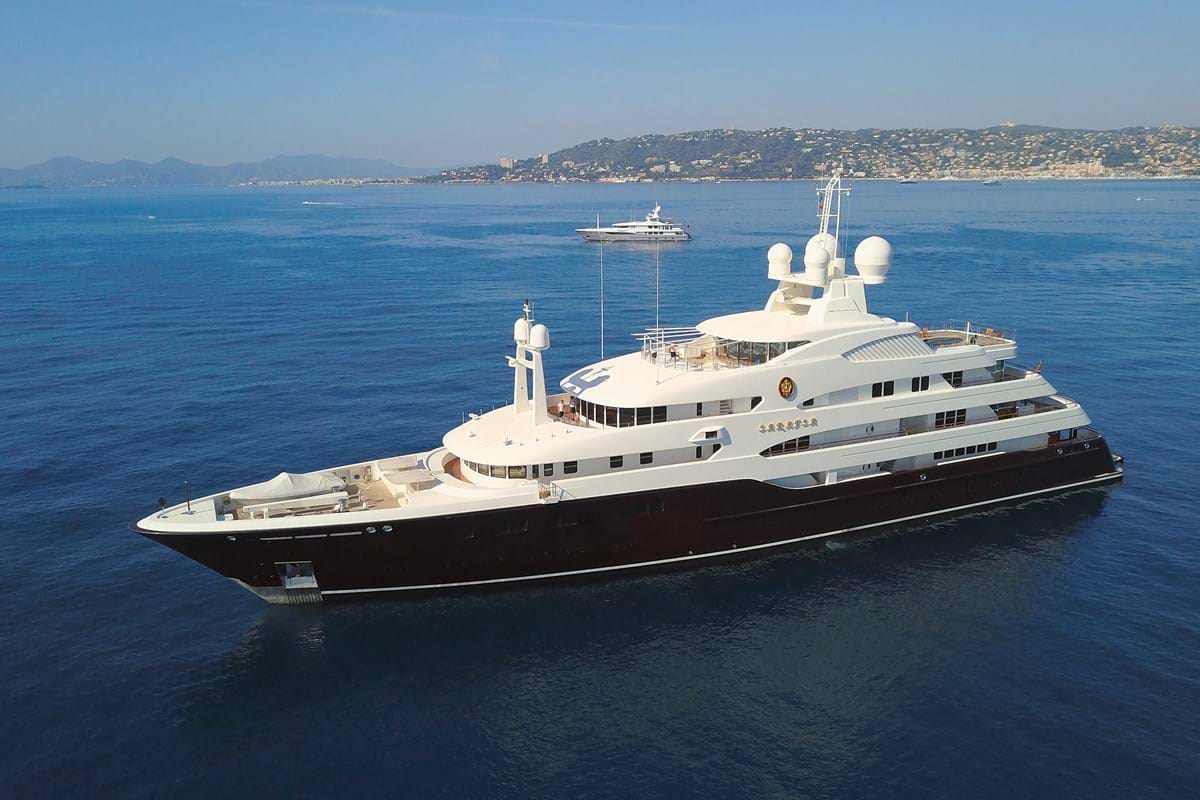 209' SUNRISE 2015 M/Y IRIMARI