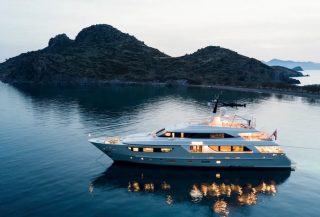 125' SANLORENZO 2013 M/Y THERAPY